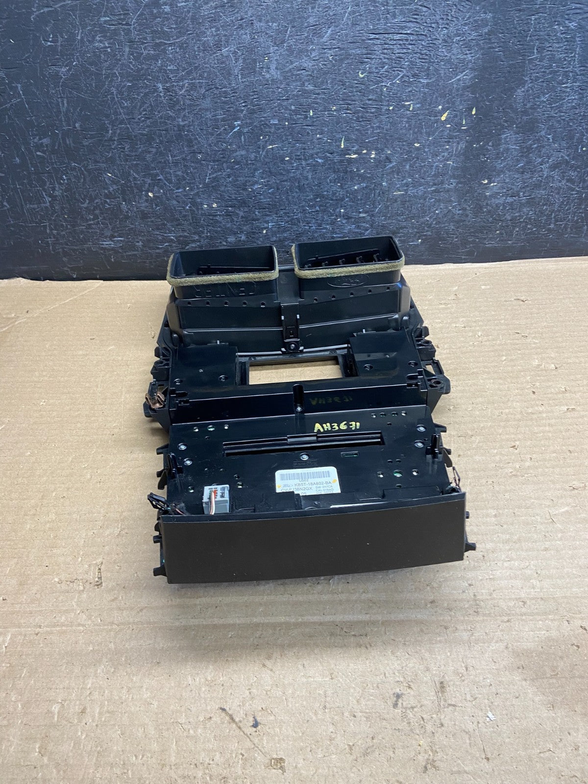 2019 Ford Explorer Radio Climate Control Trim Bezel Panel AH3671 DG4