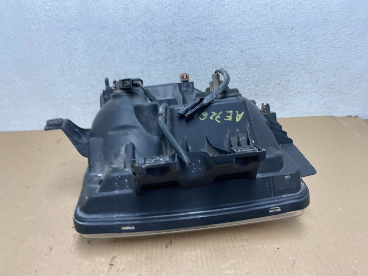 2008 to 2010 Ford F250 Super Duty Right Passenger RH side Headlight AE7261 DW7