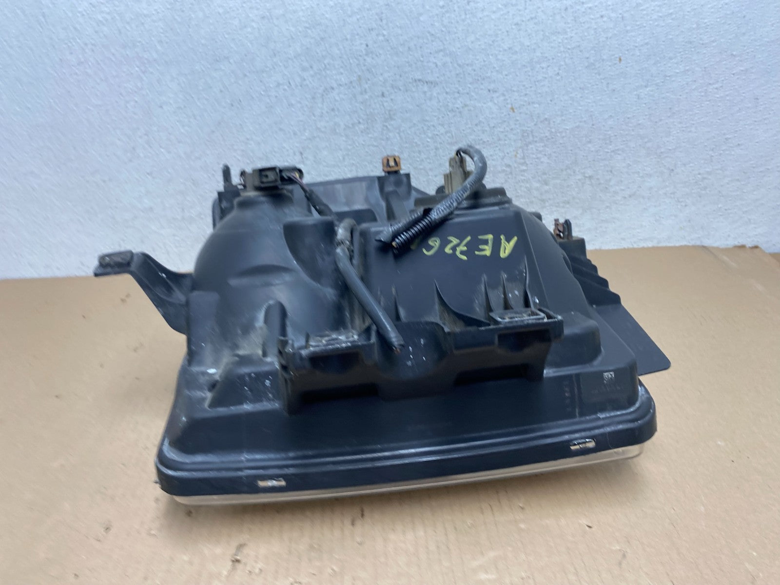 2008 to 2010 Ford F250 Super Duty Right Passenger RH side Headlight AE7261 DW7