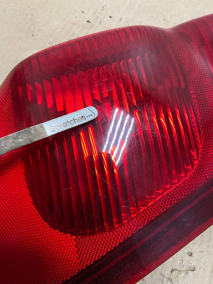 2002 to 2006 Chevrolet Avalanche Left Driver LH Tail Light AG6954 LK3