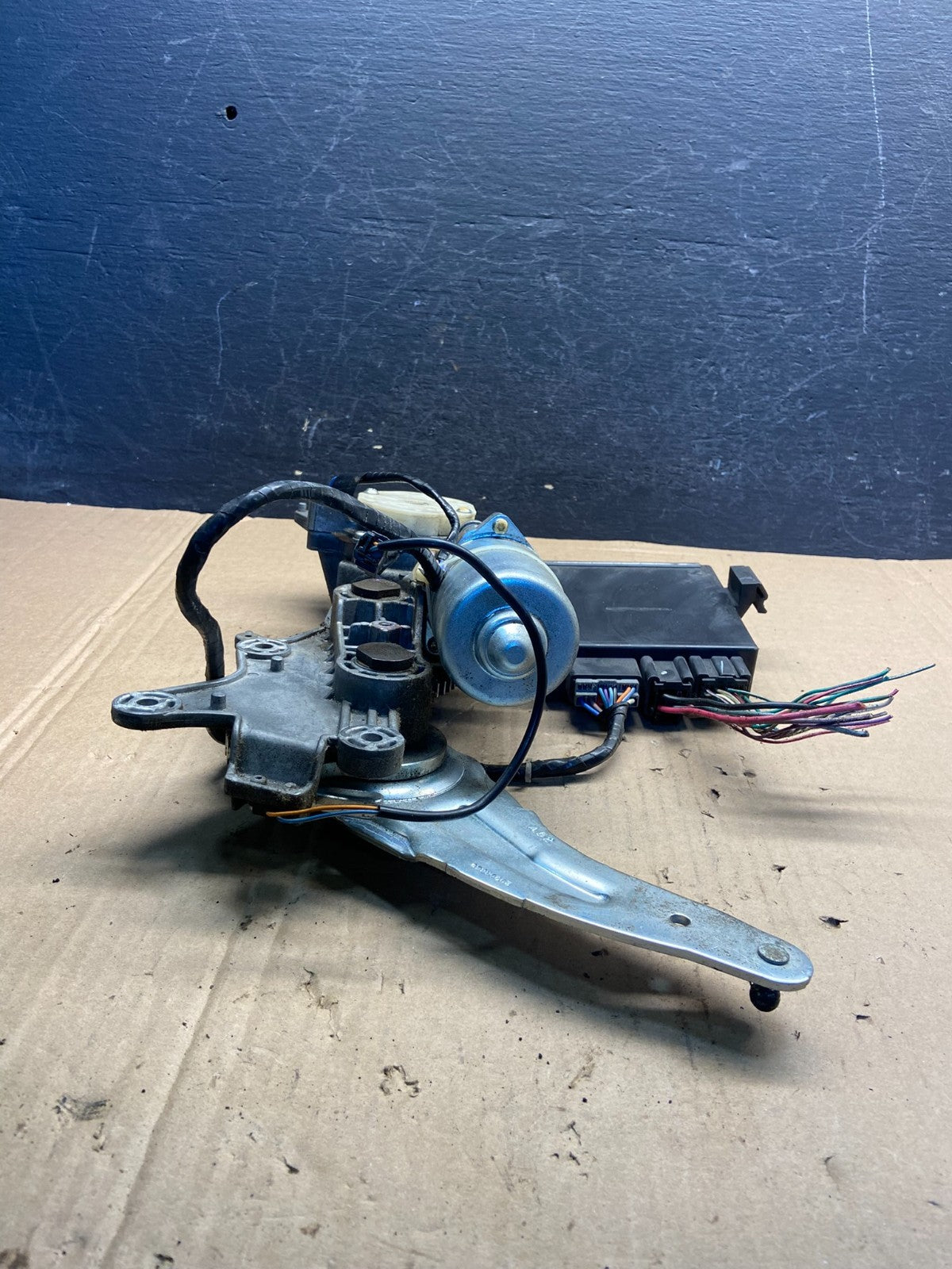 GMC Acadia Yukon Tahoe Rear Trunk Liftgate Power Motor Actuator AE2316 DG1