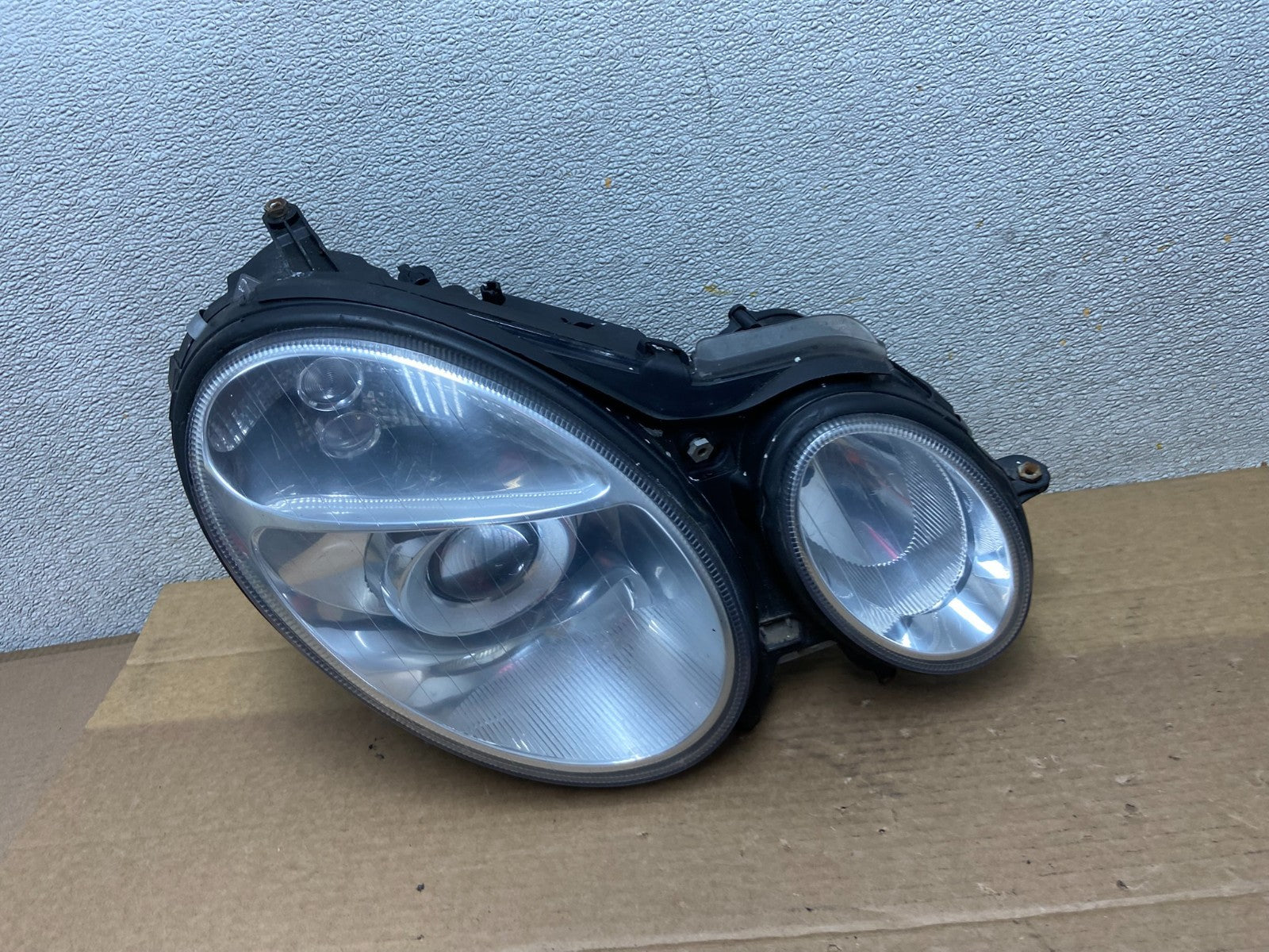 2003-2006 Mercedes E E320 E350 Class Right Passenger Halogen Headlight AB5079 DW0