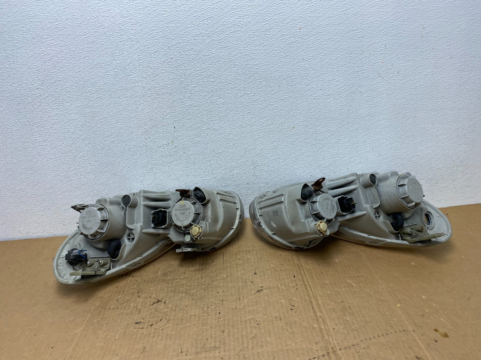 2002 - 2005 Hyundai Sonata Left+Right Headlights Halogen AC7719 DW7
