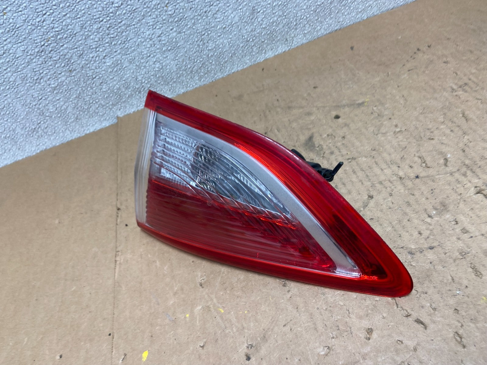 2013 to 2016 Ford Escape Right Passenger RH Side Inner Tail Light OEM Z7779 DW1