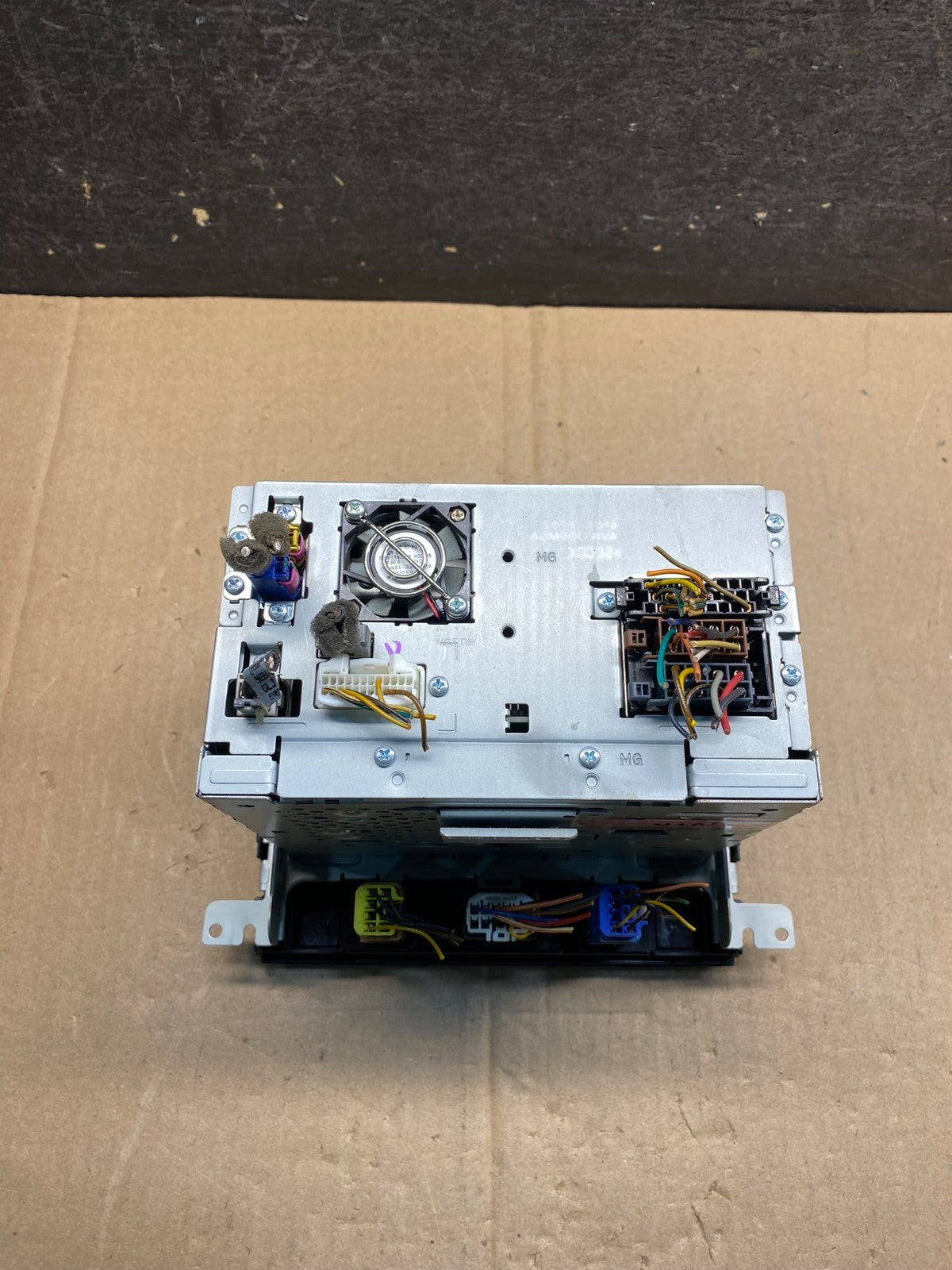 2009 to 2012 Hyundai Santa Fe AM/FM Navigation Radio CD Player AJ0142 DW5