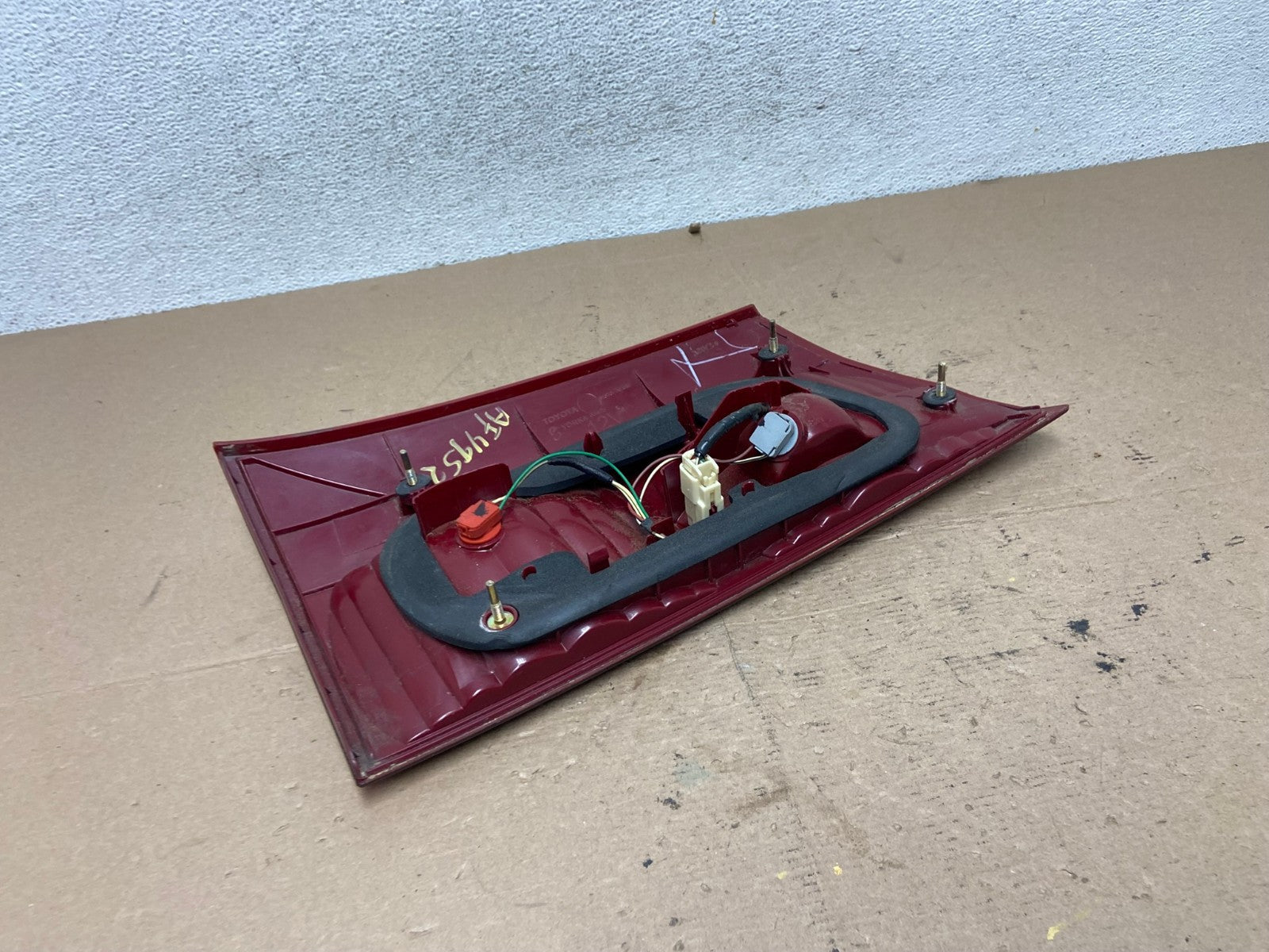 2004-2005 Toyota Sienna Right Passenger RH Side Inner Tail Light AF4952 LK4