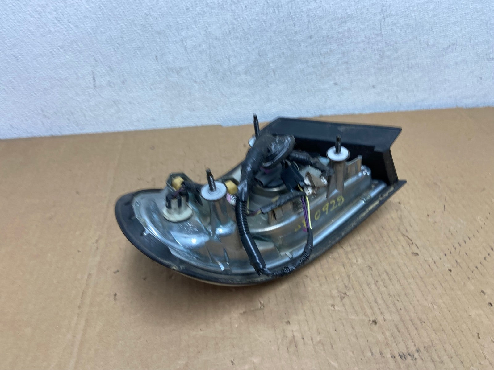 2000 to 2005 Buick Lesabre Right Passenger RH Side Tail Light AD0928 LK5