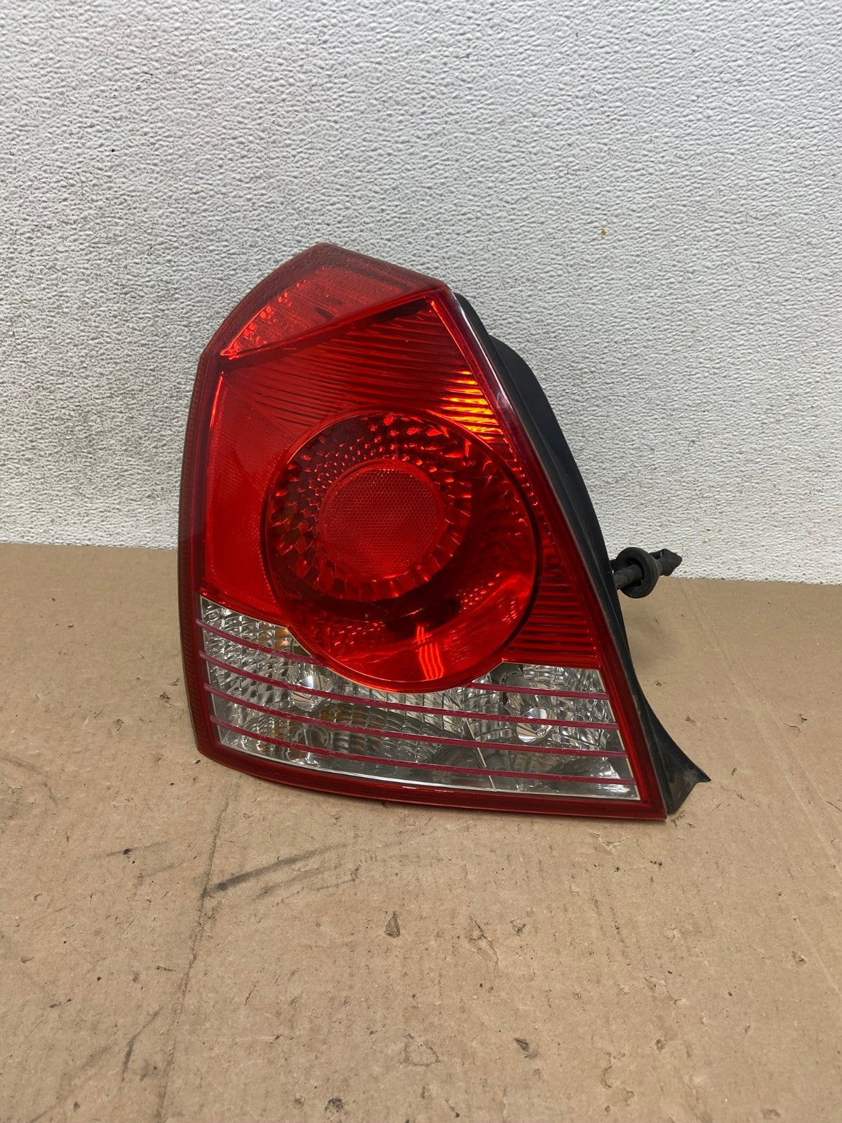 2004 2005 2006 Hyundai Elantra Sedan Left Driver LH Tail Light AG4681 LK0