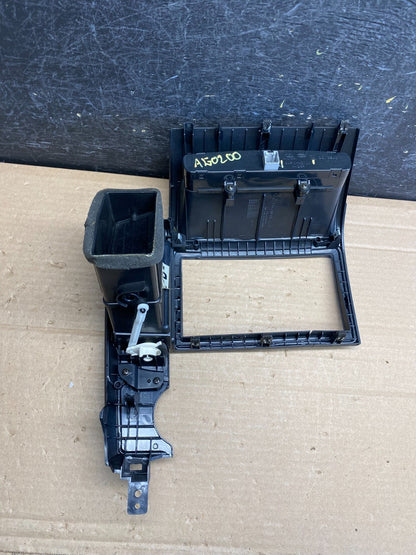 2006-2012 Hyundai Entourage Sedona Center Radio Clock Bezel Air Vent AG0200 DG3