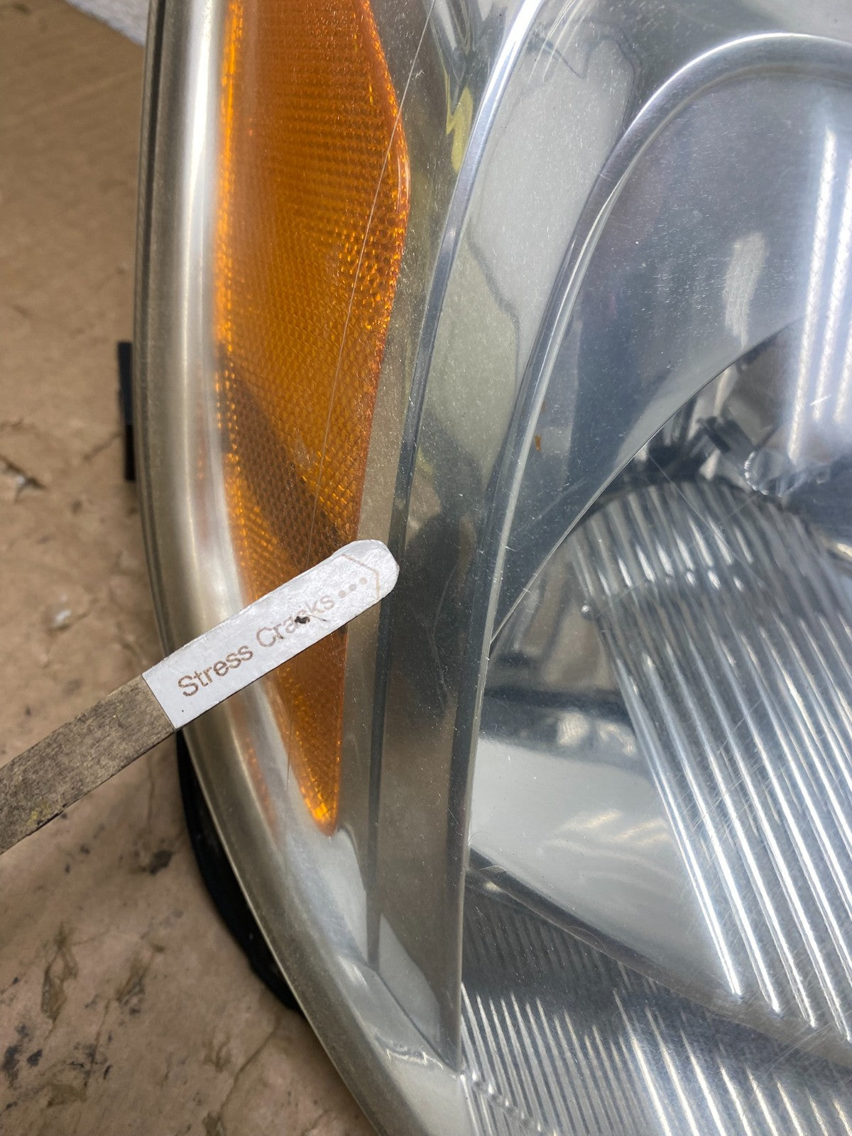 2004-2005 Toyota Sienna Right Passenger Halogen Headlight AI9011 DW4