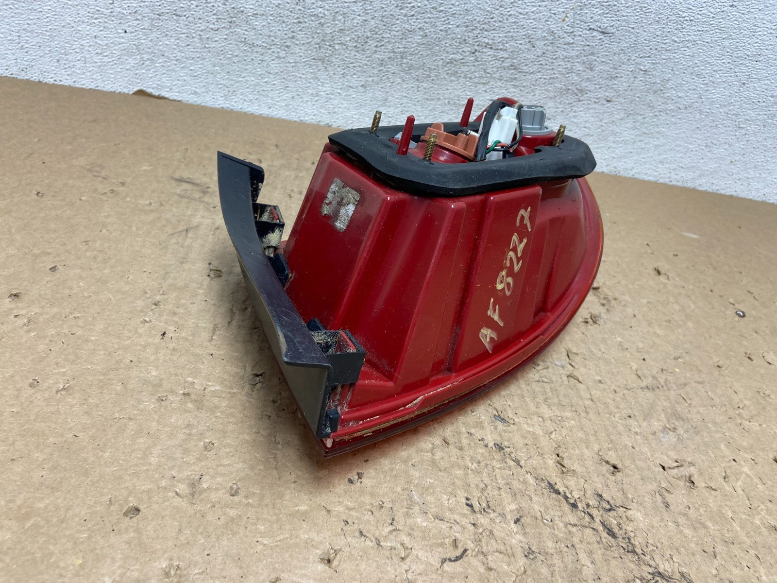 20004 to 2006 Hyundai Elantra Hatchback Left Driver Side Tail Light AF82276