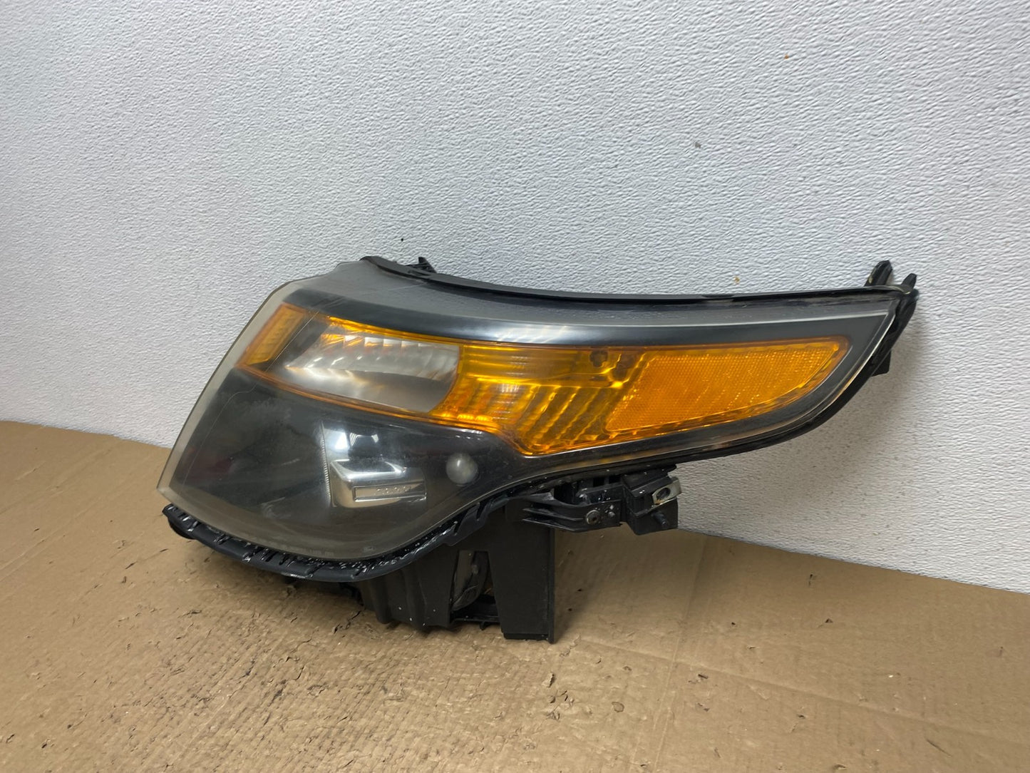 2011 to 2015 Ford Explorer Left Driver LH Side Halogen Headlight Oem AC4126 DW1