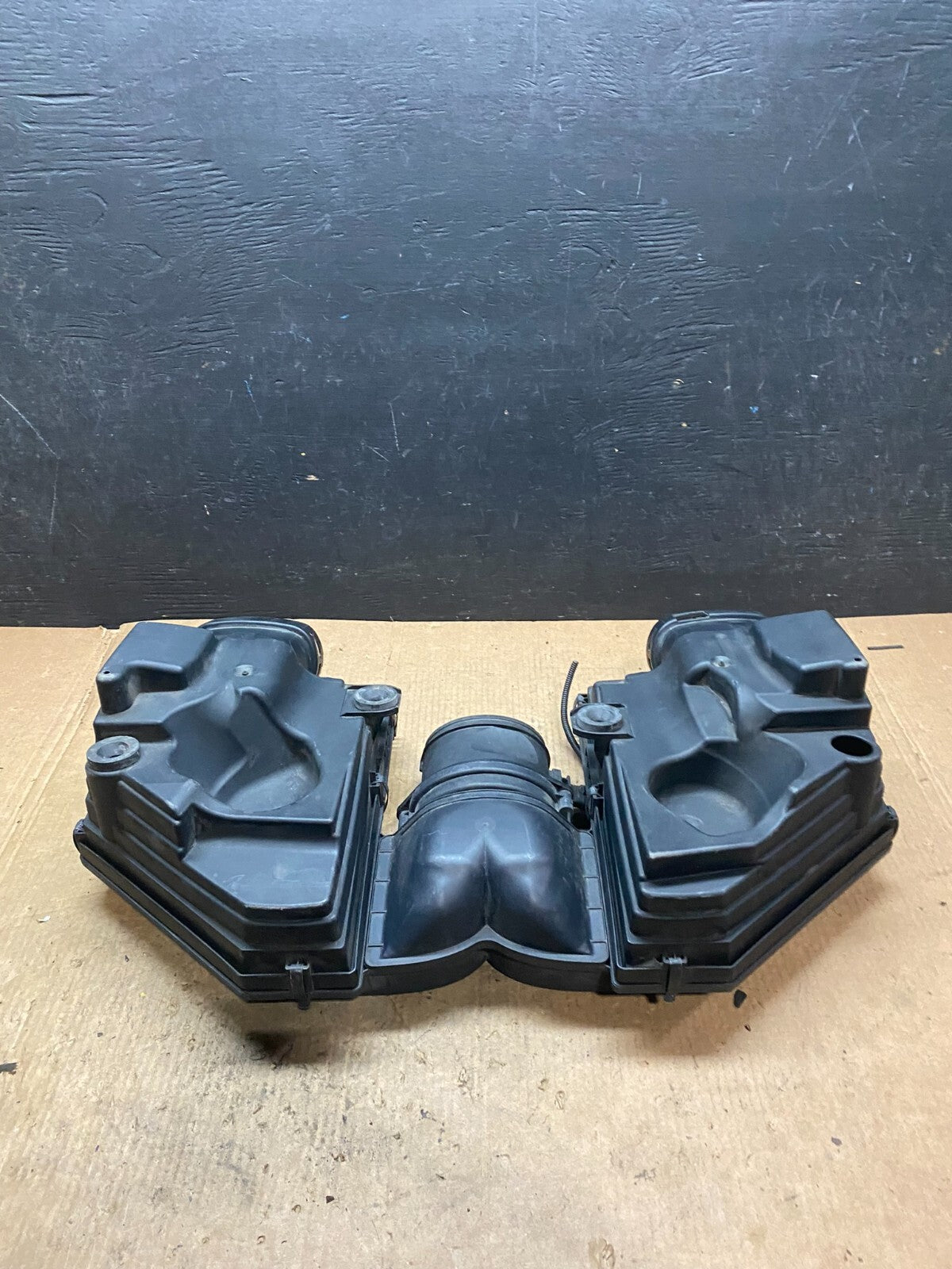 2007 to 2010 BMW E70 X5 N62 Air Intake Cleaner Filter 7548896 H6389 DG15