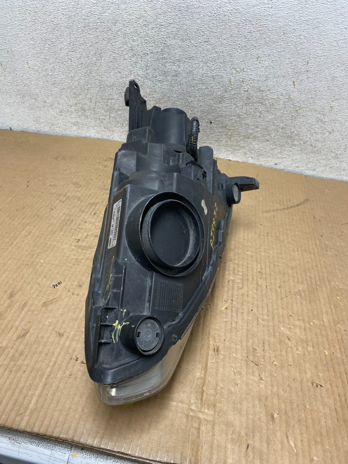 2013 to 2016 Ford C-MAX Right Passenger Side Headlight AI7882 DW9