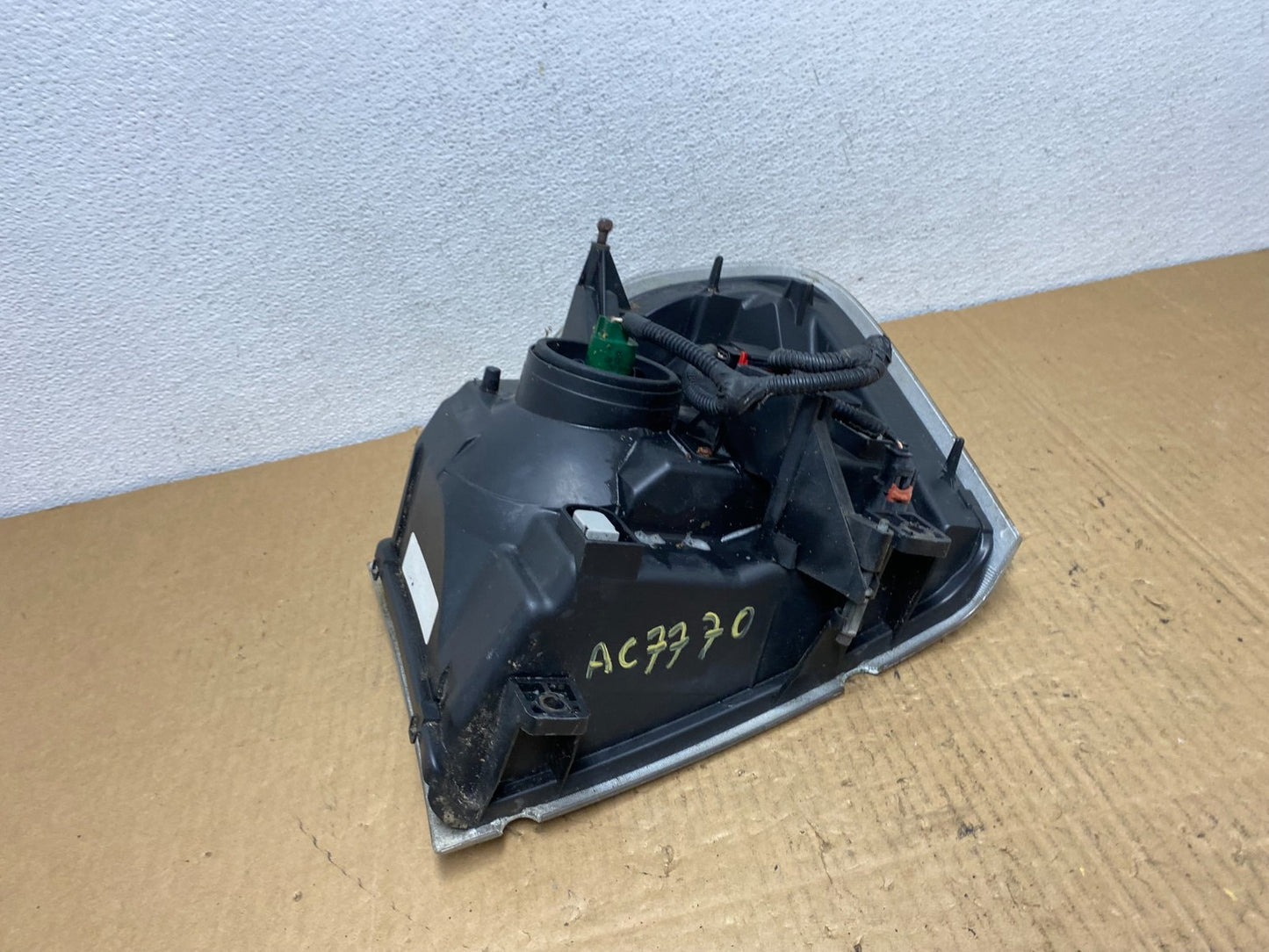 2004 2005 2006 Dodge Durango Right Passenger RH Headlight AC7770 DW7