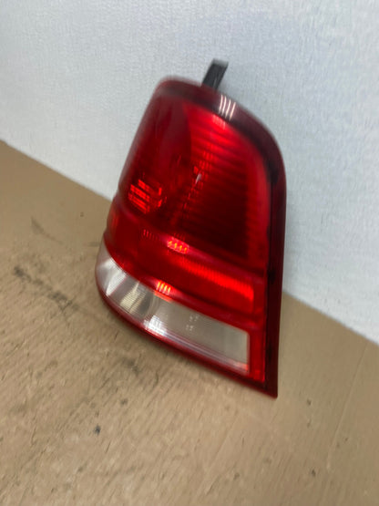 2004 to 2007 Ford Freestar Right Passenger RH Side Tail Light Oem AB8349 LK1