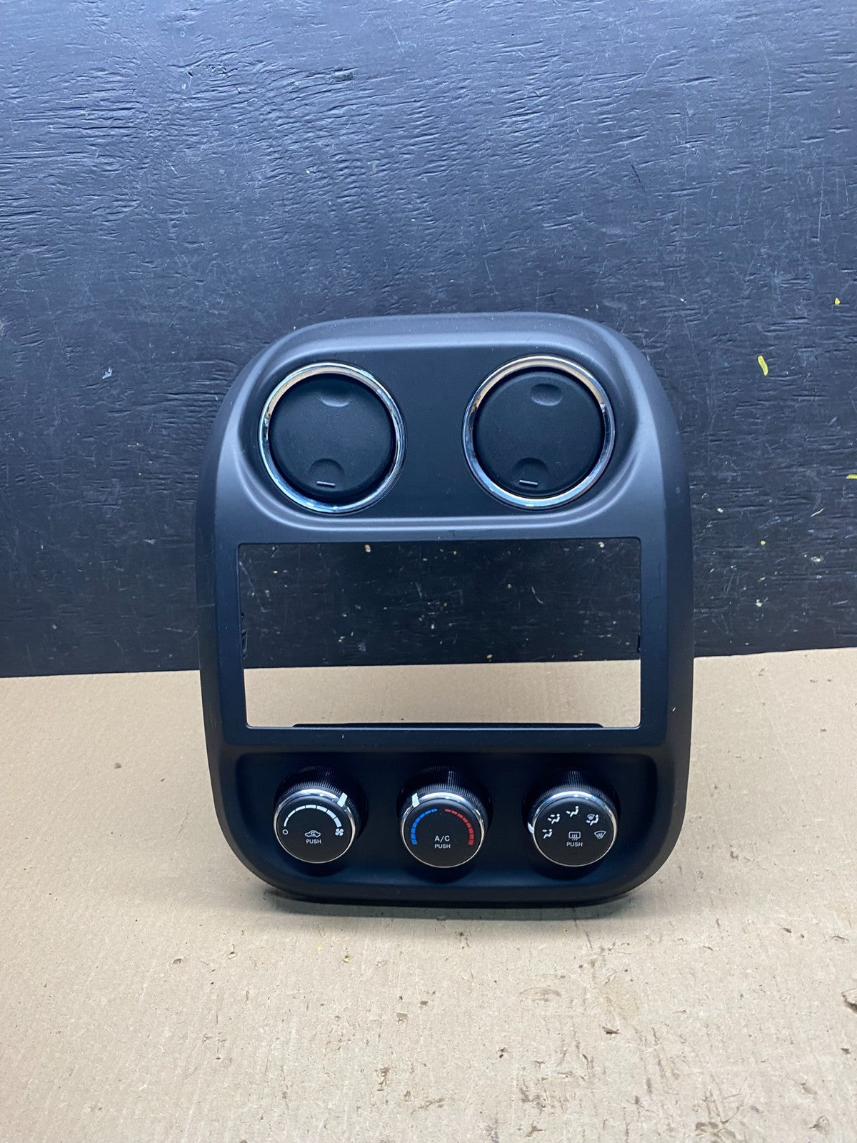 2011 to 2017 Jeep Compass Dash Climate Temperature Control Radio Bezel Q7063 DG0