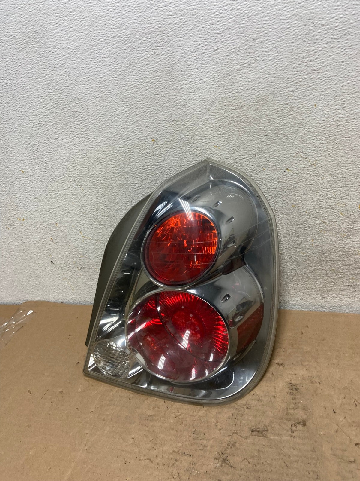 2005 to 2006 Nissan Altima Tail Light Right Passenger RH Side AI1108 LK0