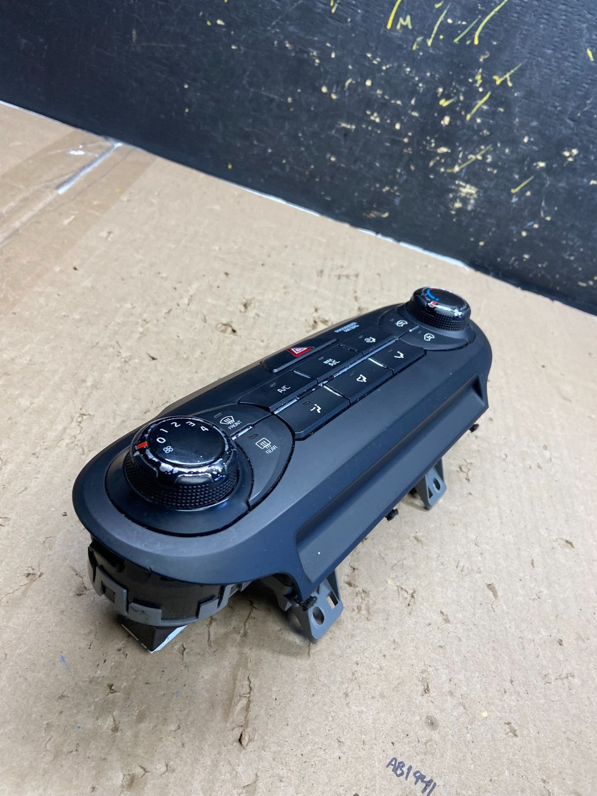 2016 to 2018 Kia Sorento Temperature AC Climate Control 97250-C5XXX ab5409 DG2