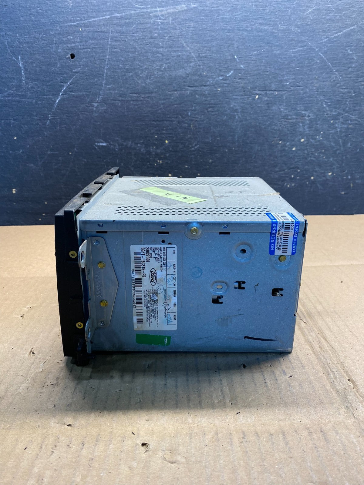2005 to 2007 Ford Five Hundred Montego Radio CD Player AA7306 DG1