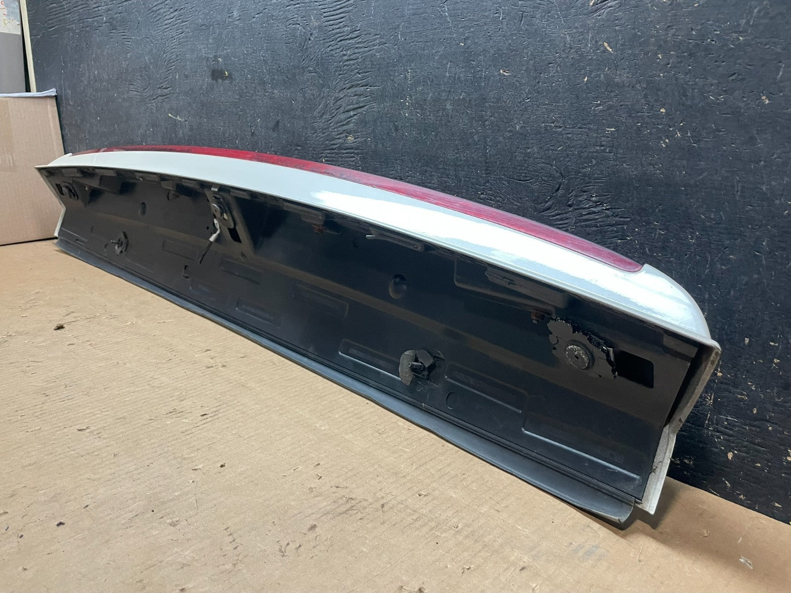 2007 - 2014 Cadillac Escalade Rear Upper Spoiler 3rd Third Brake Light AA2432 DG6