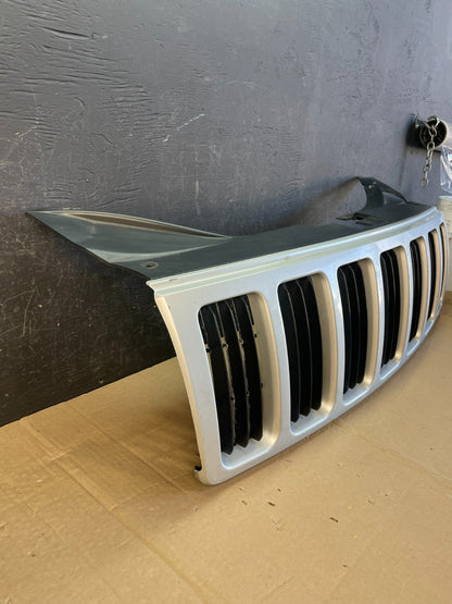 2005 2006 2007 Jeep Grand Cherokee Front Upper Grill Grille AC9741 DW2