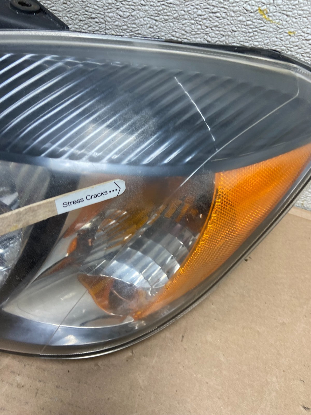 2010 to 2011 Kia Rio Left Driver LH Side Halogen Headlight AA9900 DG4
