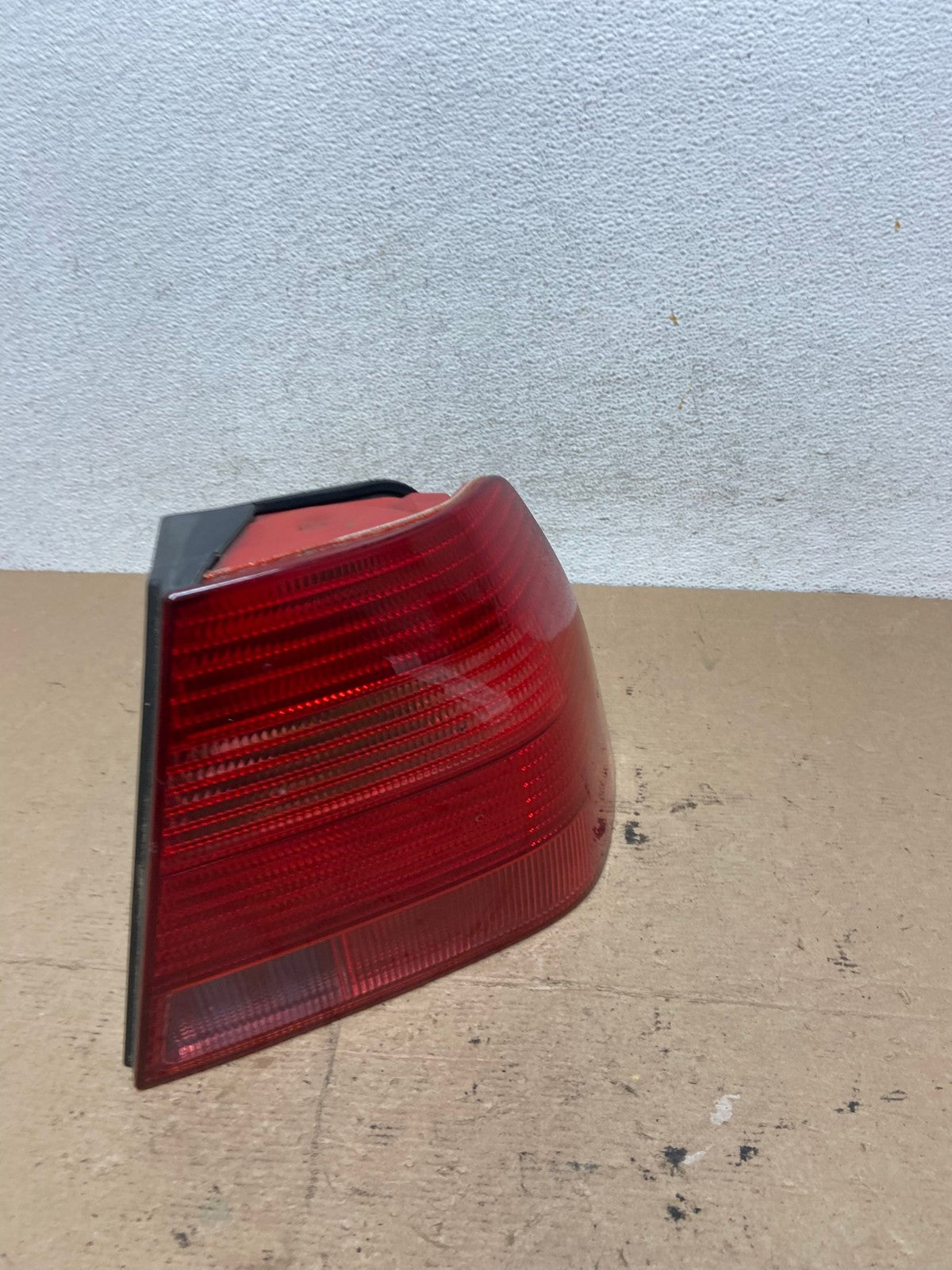 1999 to 2003 Volkswagen Jetta Sedan Right Passenger Tail Light AF5123 LK2