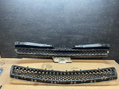 2007 to 2014 Chevrolet Tahoe Suburban Lower Upper Grill Grille Set Oem X3543 DG7