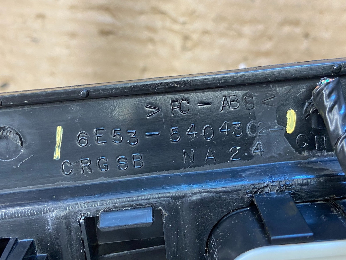 2006 to 2009 Ford Fusion Center Dash Radio Bezel Trim ad6841 DG6