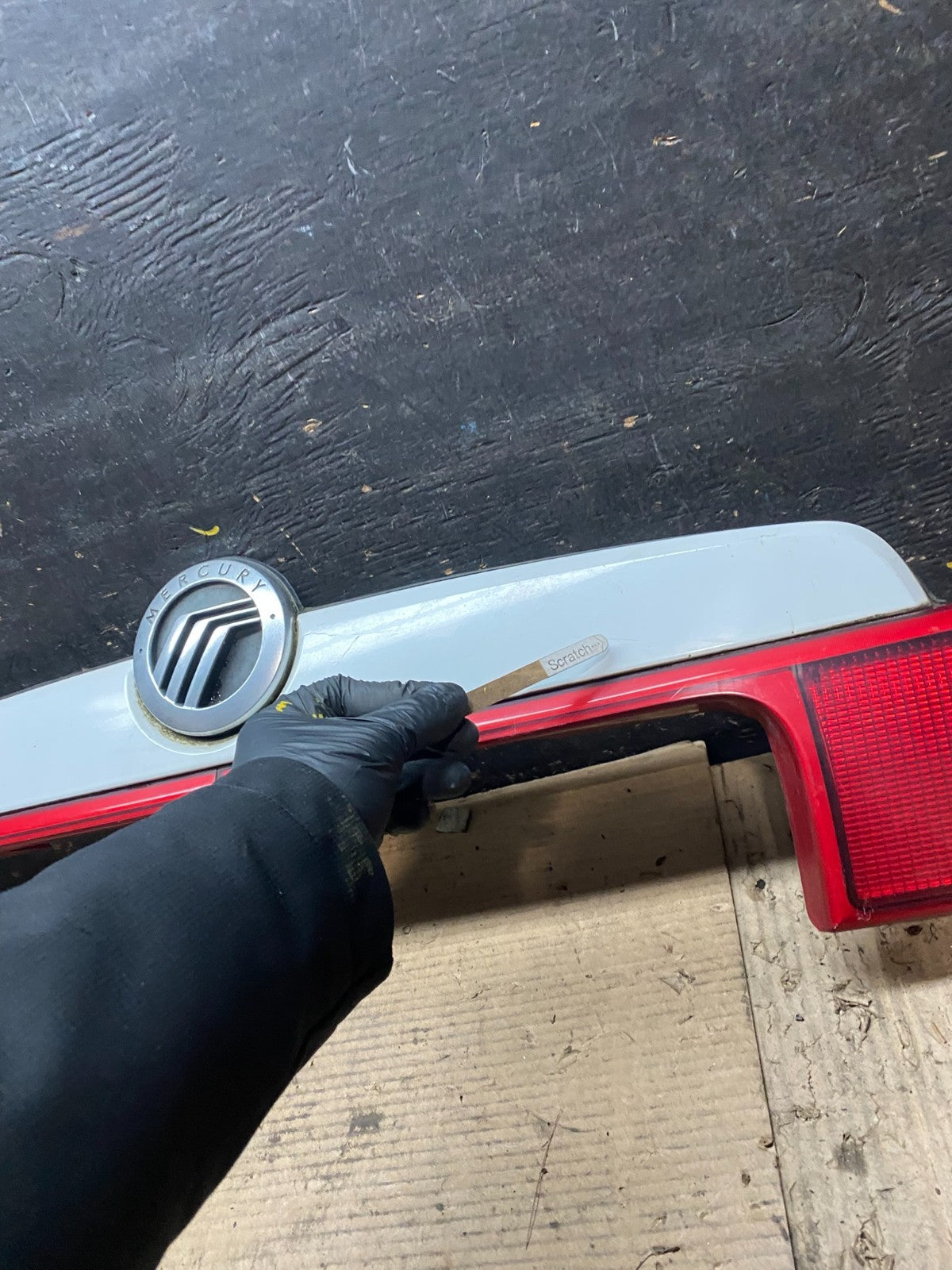 1999 to 2002 Mercury Villager Trunk Lid Center Tail Light  V9566 DG4