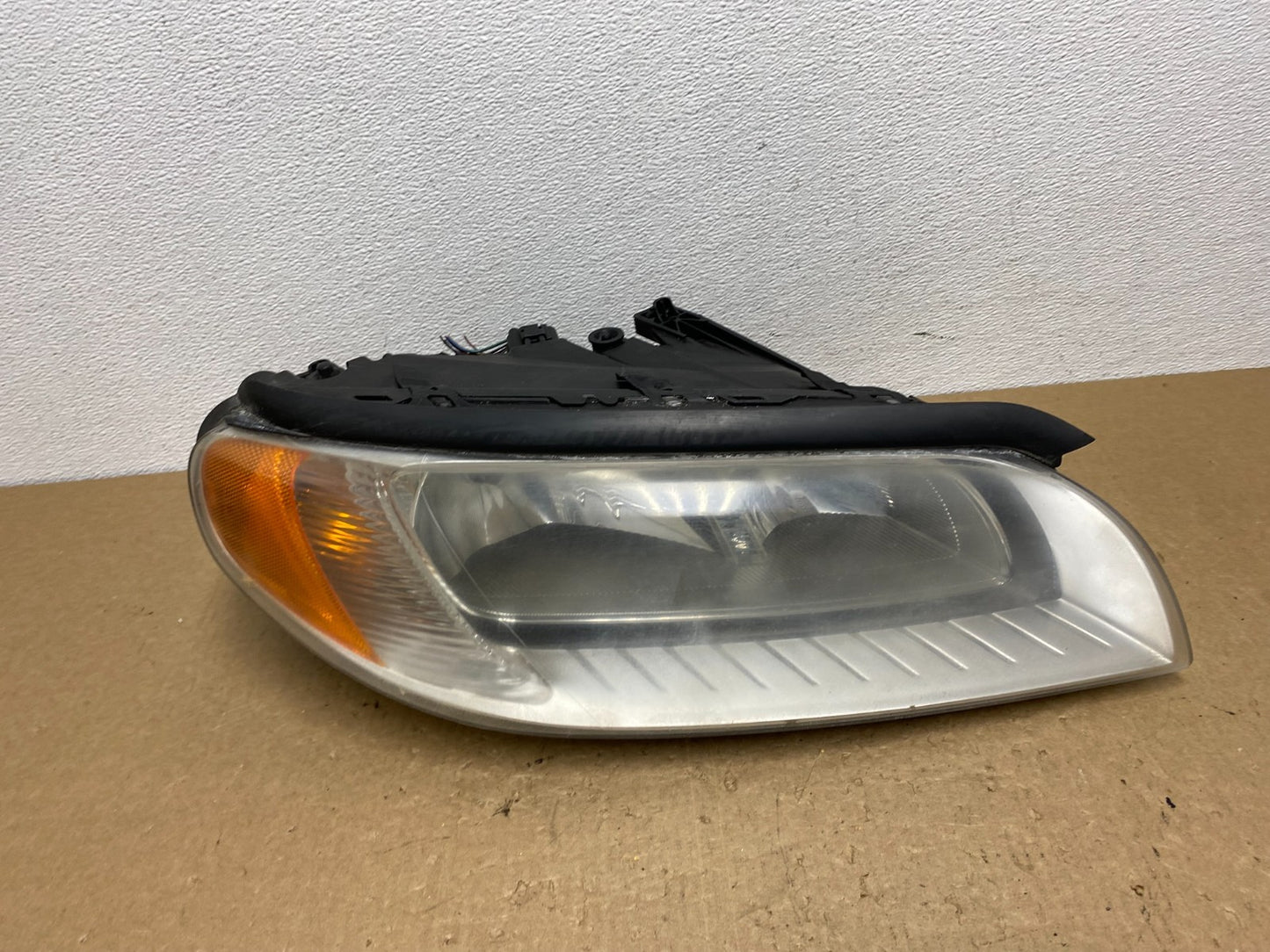 2008 to 2013 Volvo XC70 V70 S80 Right Passenger Side Halogen Headlight AC1502 DW0
