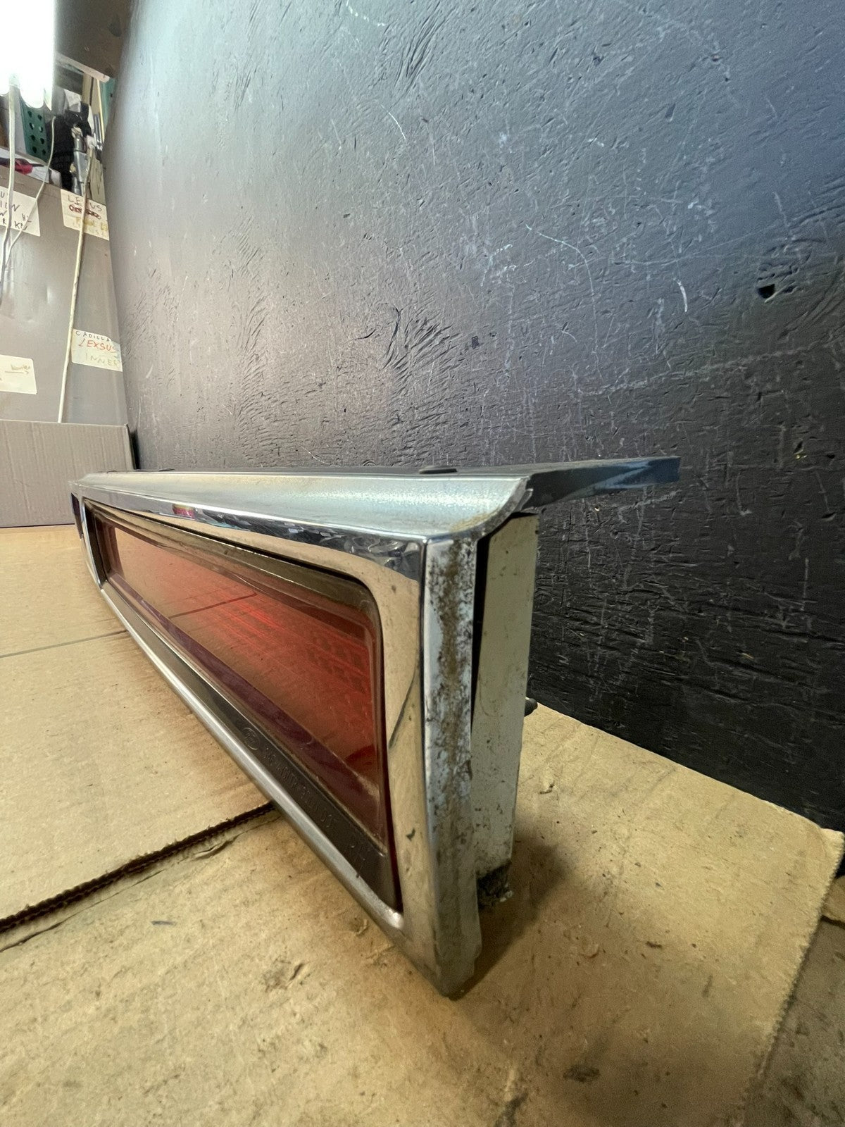 1995 to 1997 Lincoln Town Car Center Trunk Brake 3RD Tail Light ad0054 DG1