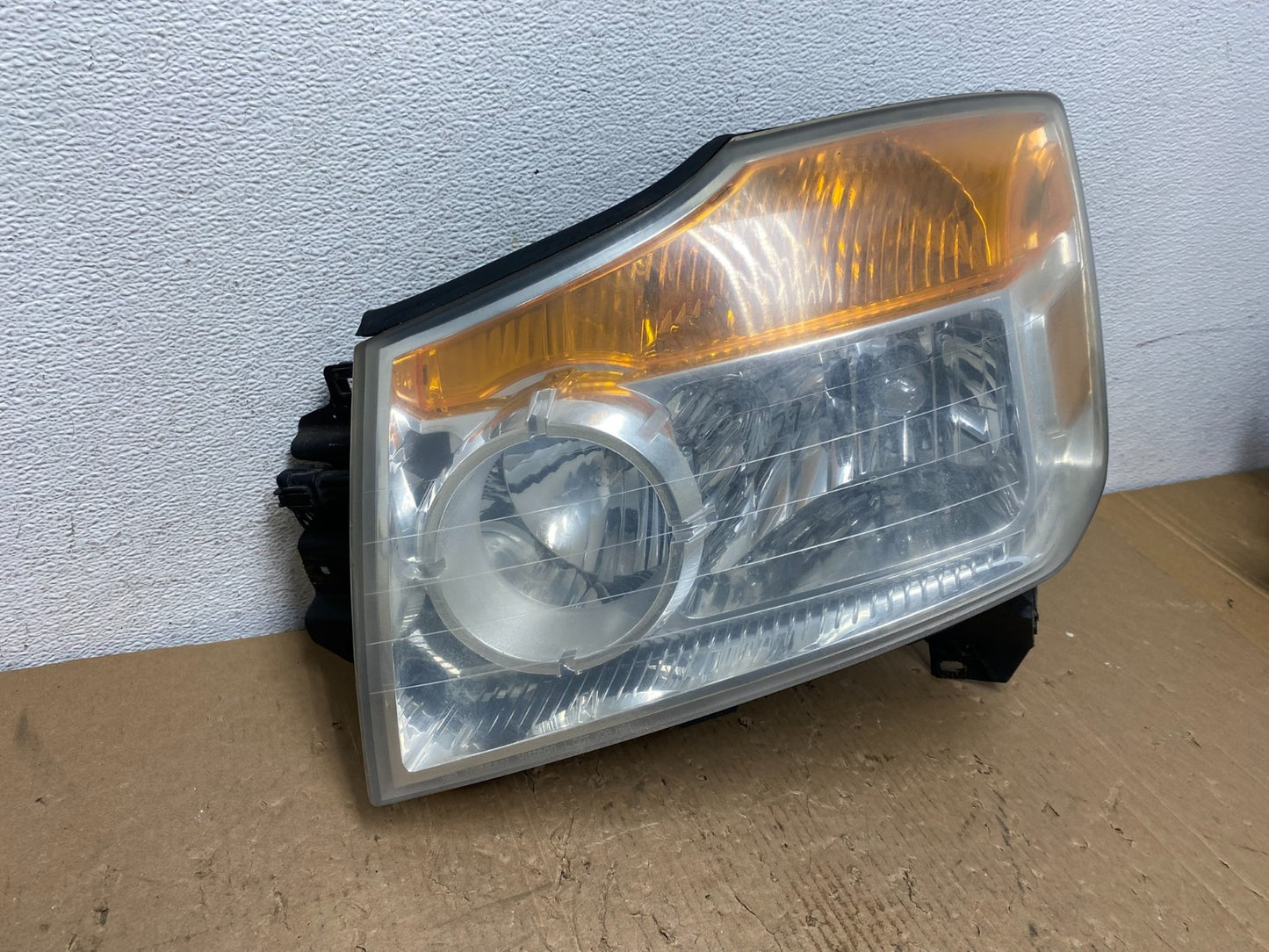 2008 - 2015 Nissan Armada Left Driver LH Headlight Halogen AD8218 DW2