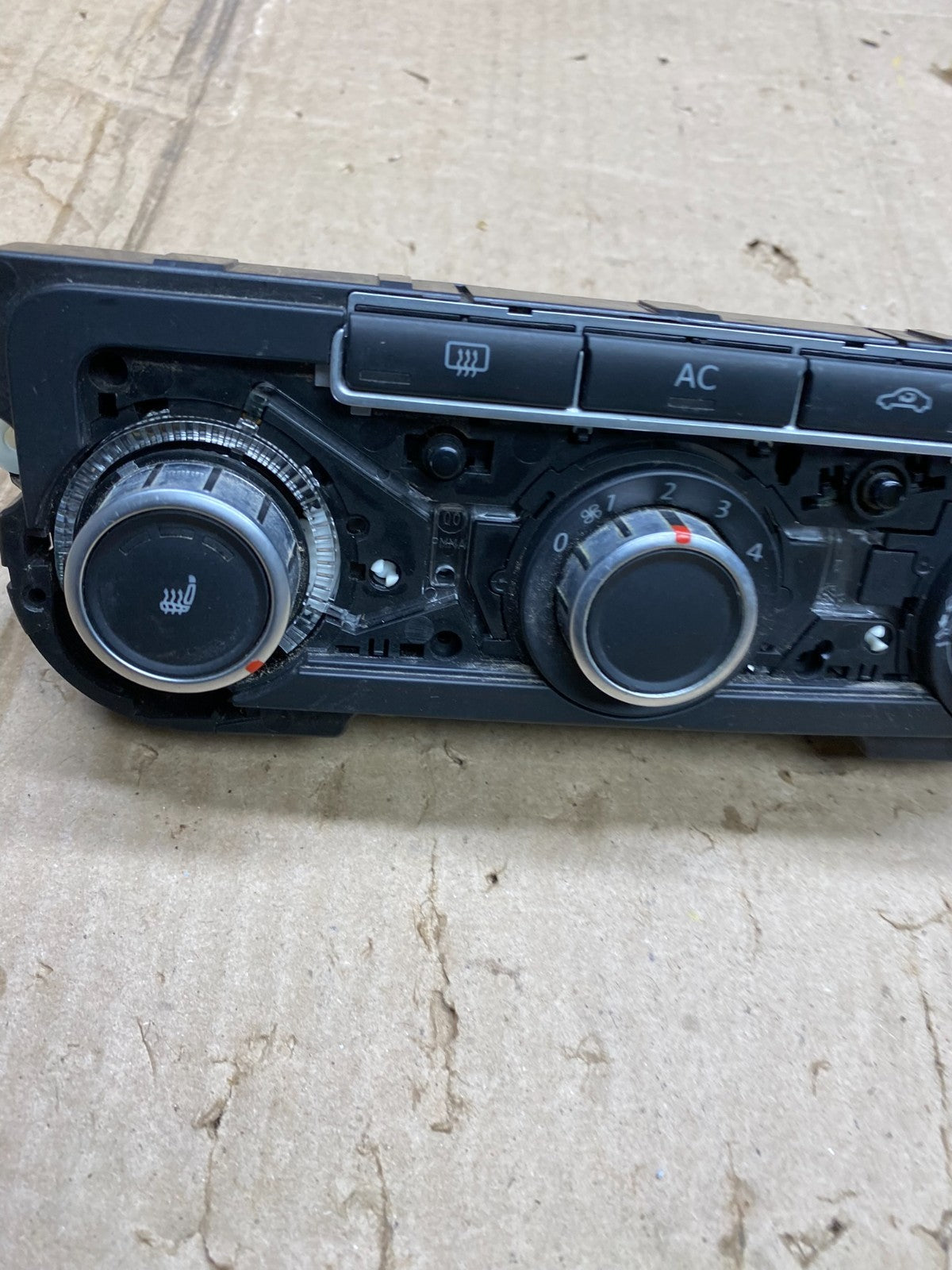 2009 - 2011 Volkswagen CC Center Climate Control Panel AC Heater x5911 DG1