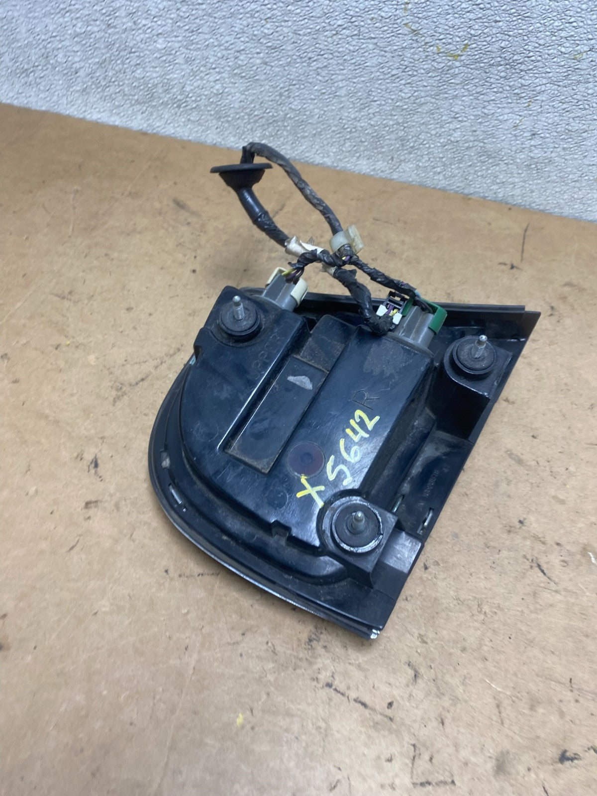 1997-1998 Buick Park Avenue Ave Right Passenger Rh Side Tail Light OEM X5642 DW7