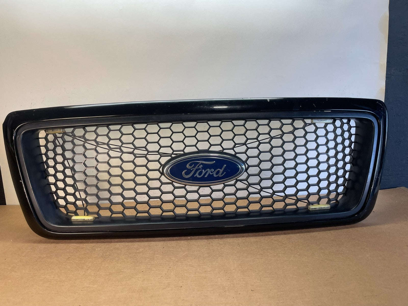 2004 to 2008 Ford F150 F-150 Front Upper Grill Grille af8700 DG0