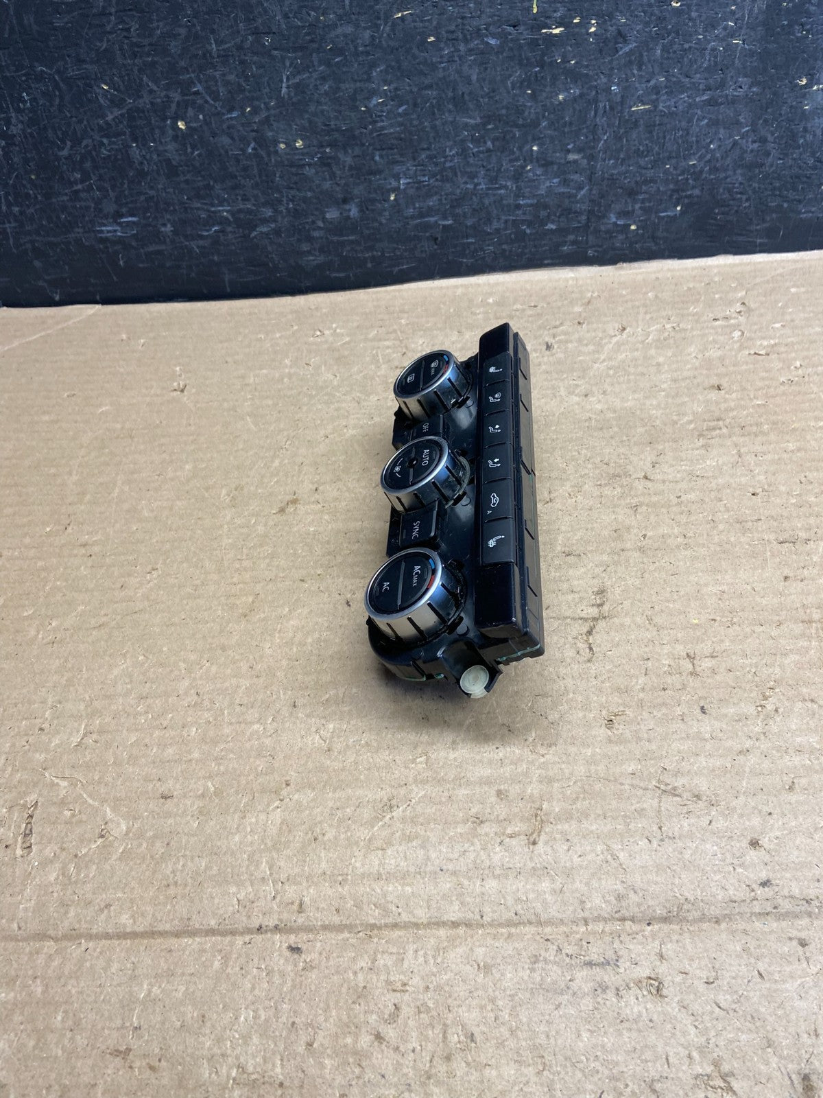 2012 - 2015 Volkswagen Passat Center Climate Control Panel AC Heater AH3955 DG2
