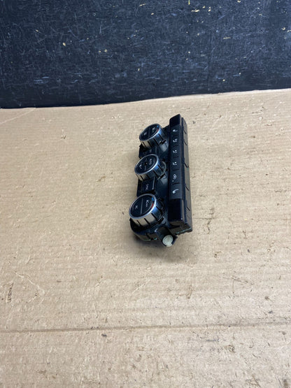 2012 - 2015 Volkswagen Passat Center Climate Control Panel AC Heater AH3955 DG2