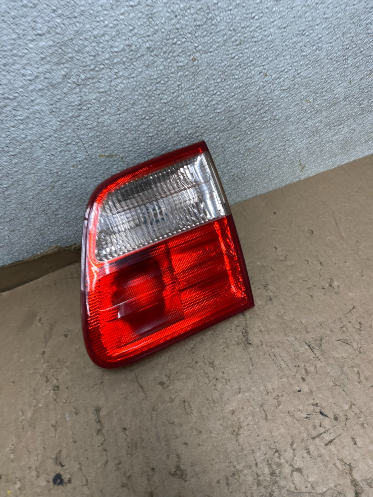 2000-2003 Mercedes-Benz E-Class E320 Wagon Right Passenge Inner Tail Light U88362
