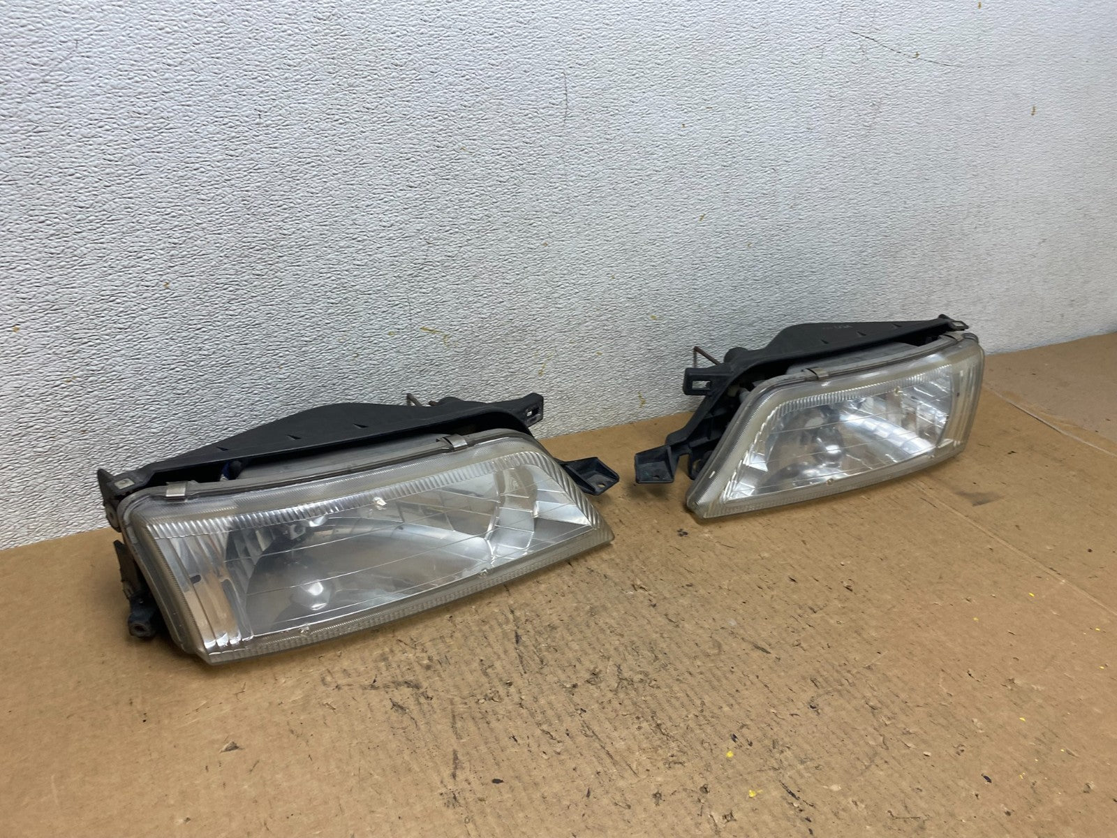 1997 to 1999 Nissan Maxima Left+Right Side Headlights Halogen OEM Q7728 DW2