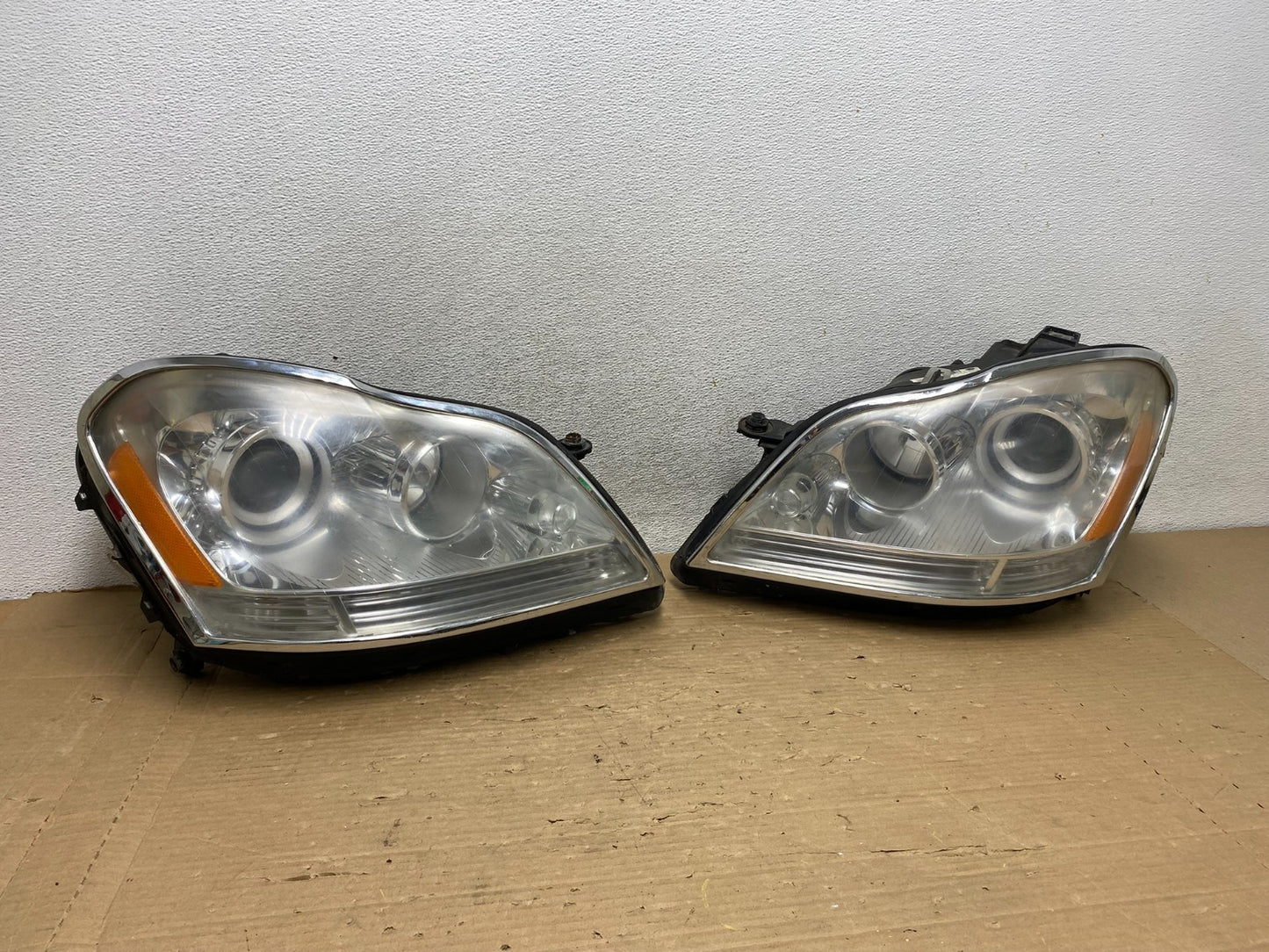 2007 to 2009 Mercedes GL-Class GL450 Headlights Left+Right AG8272 DW0