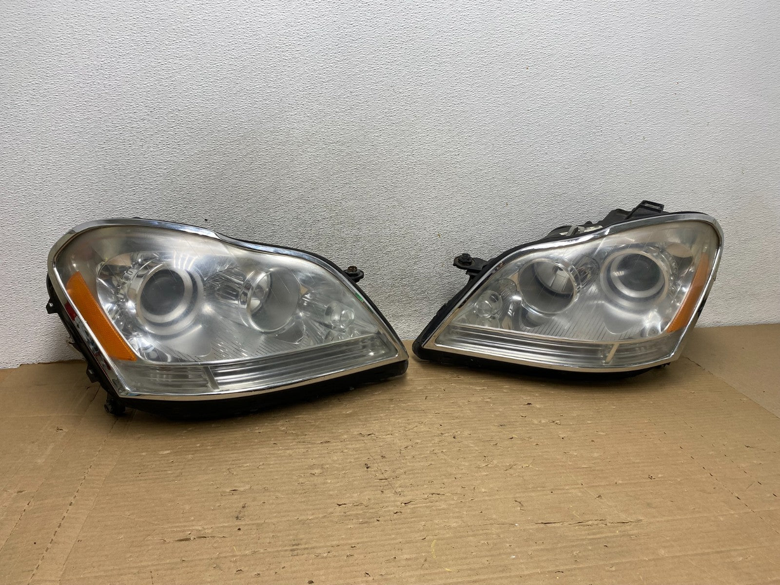 2007 to 2009 Mercedes GL-Class GL450 Headlights Left+Right AG8272 DW0