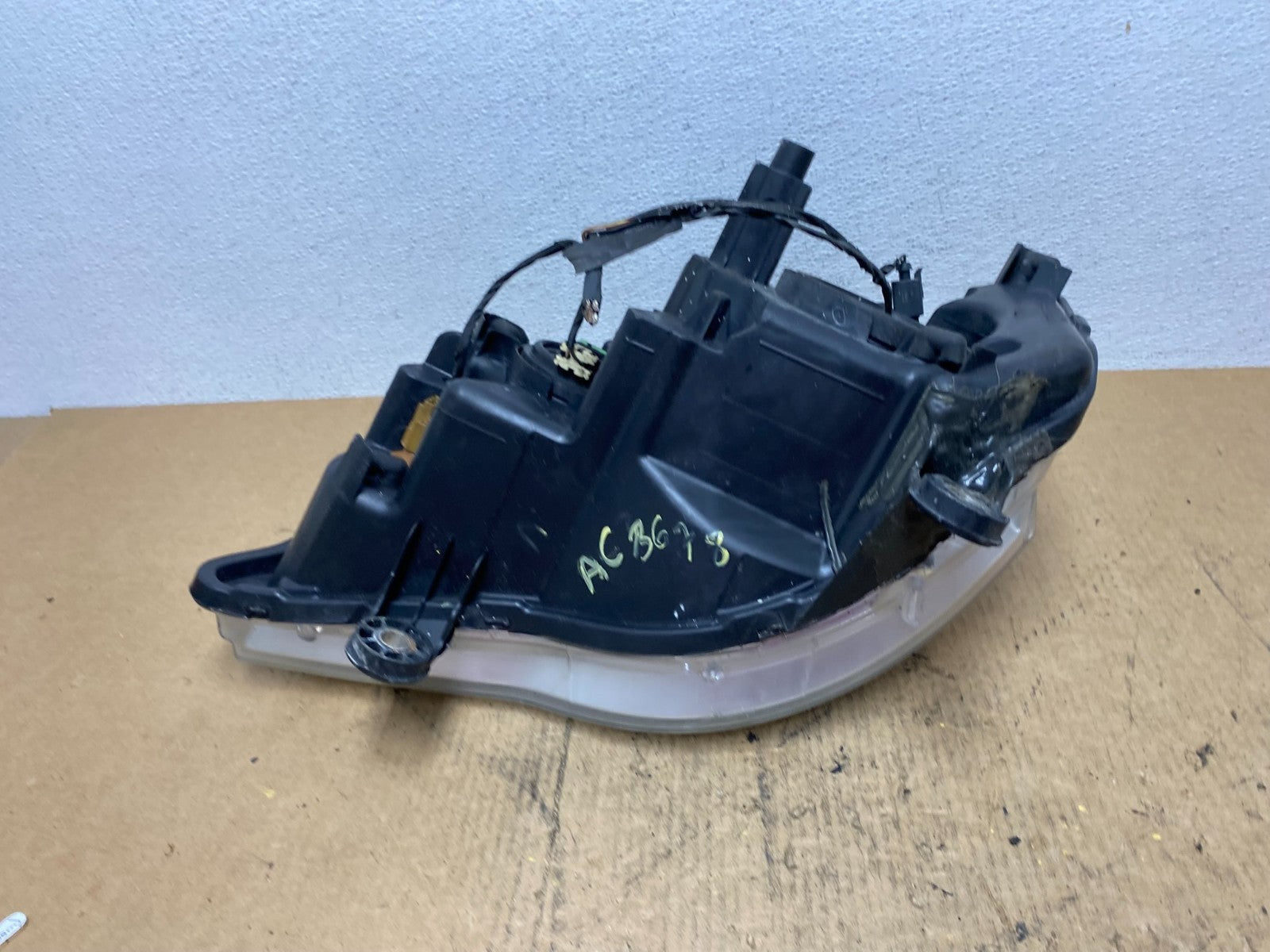 2011 to 2016 Chrysler Town and Country Right Passenger Headlight AC3678 DW8