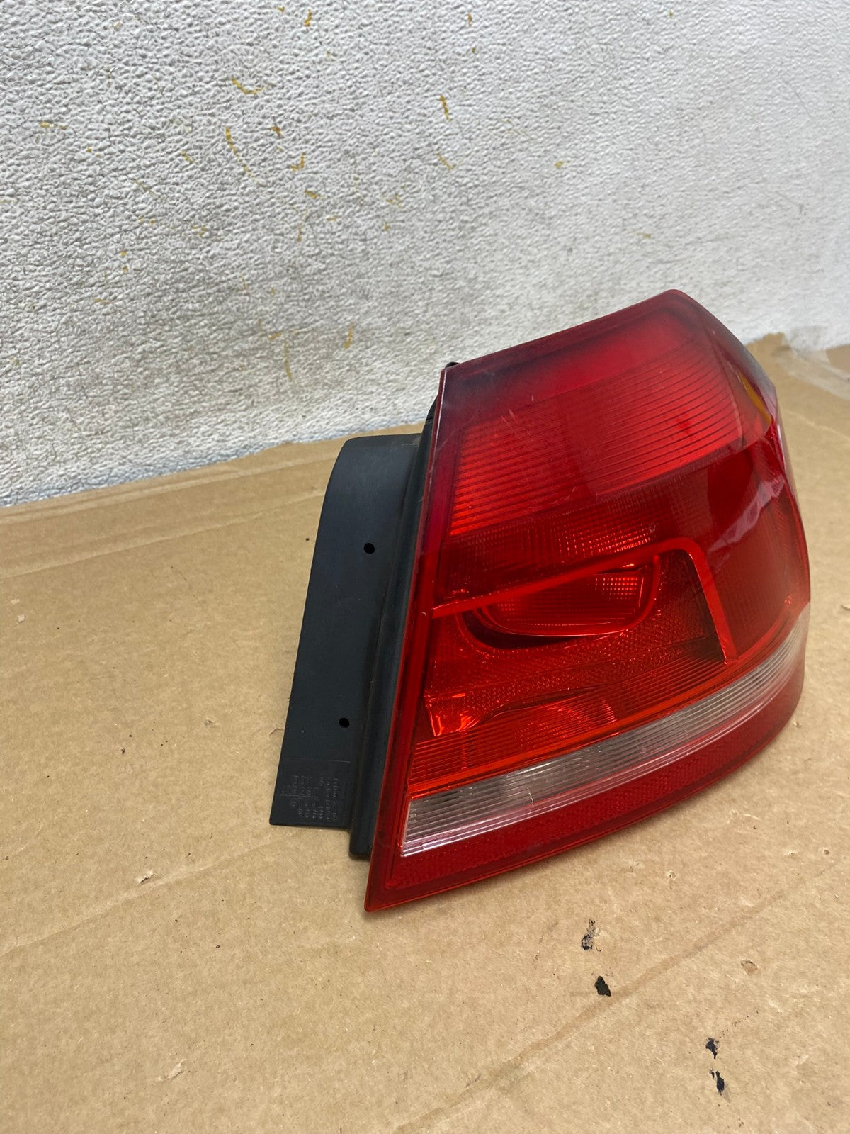 2012 to 2015 Volkswagen Passat Right Passenger Rh Side Tail light AH8218 LK2