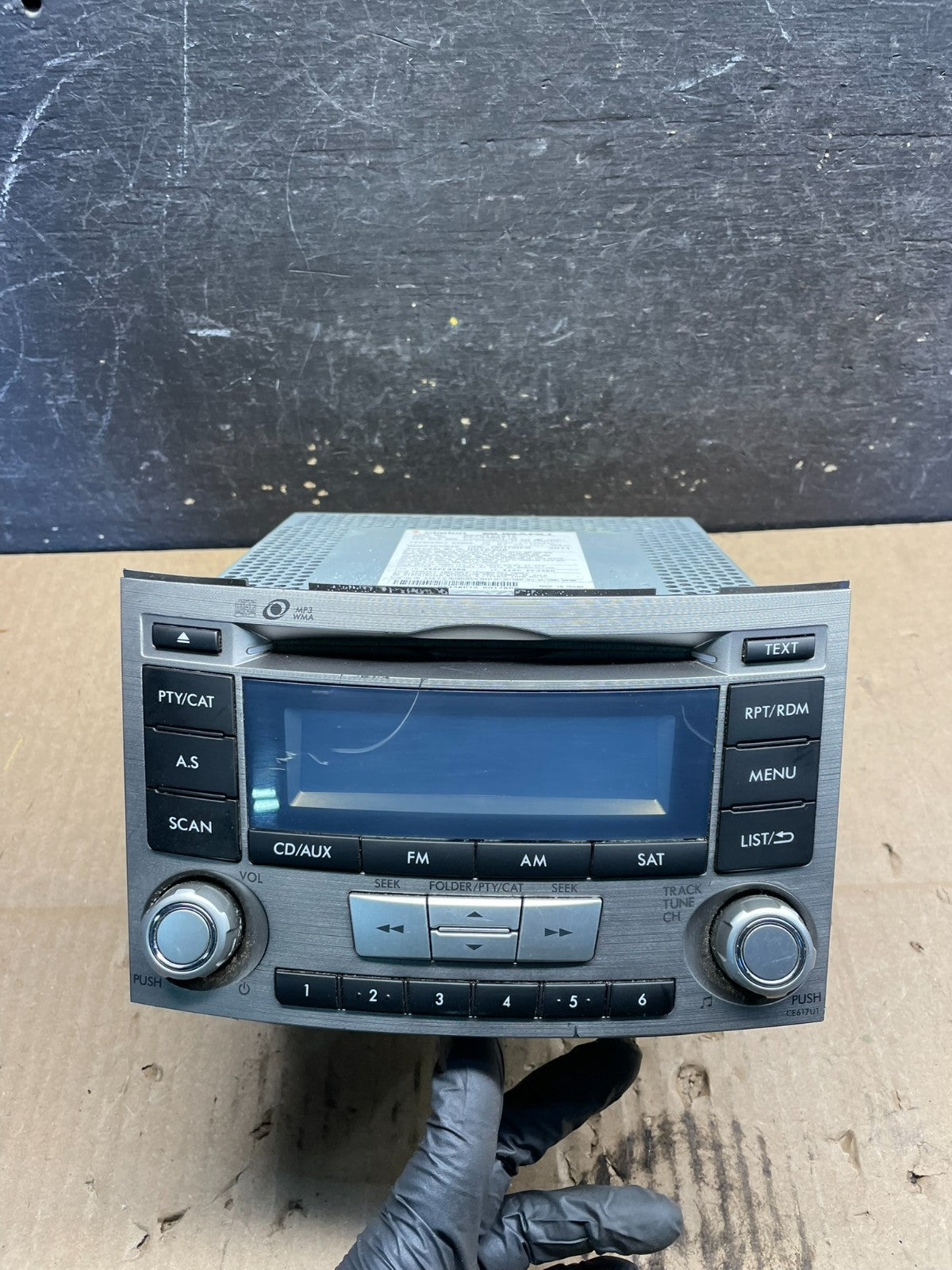 2010 - 2014 Subaru Outback Radio AM/FM CD Player mp3 Audio u2199 DG0