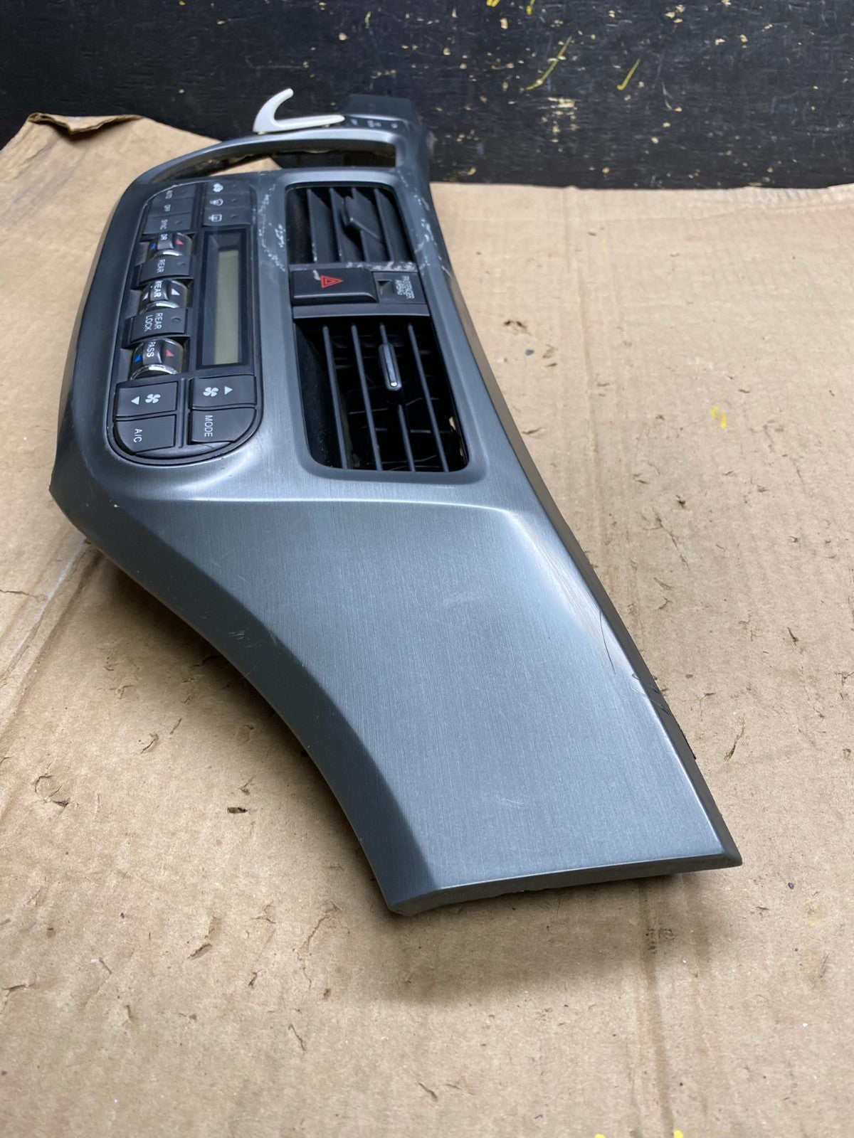2005 to 2010 Honda Odyssey  Radio Climate Control Dash Trim Bezel X5826 DG3
