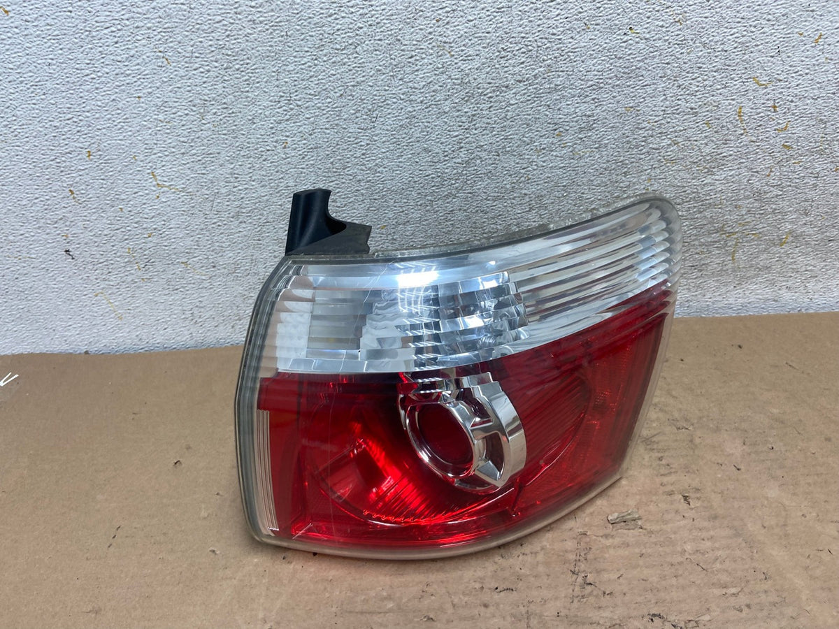 2007 to 2012 GMC Acadia Halogen Tail Light Right Passenger RH Side AI0884 LK0
