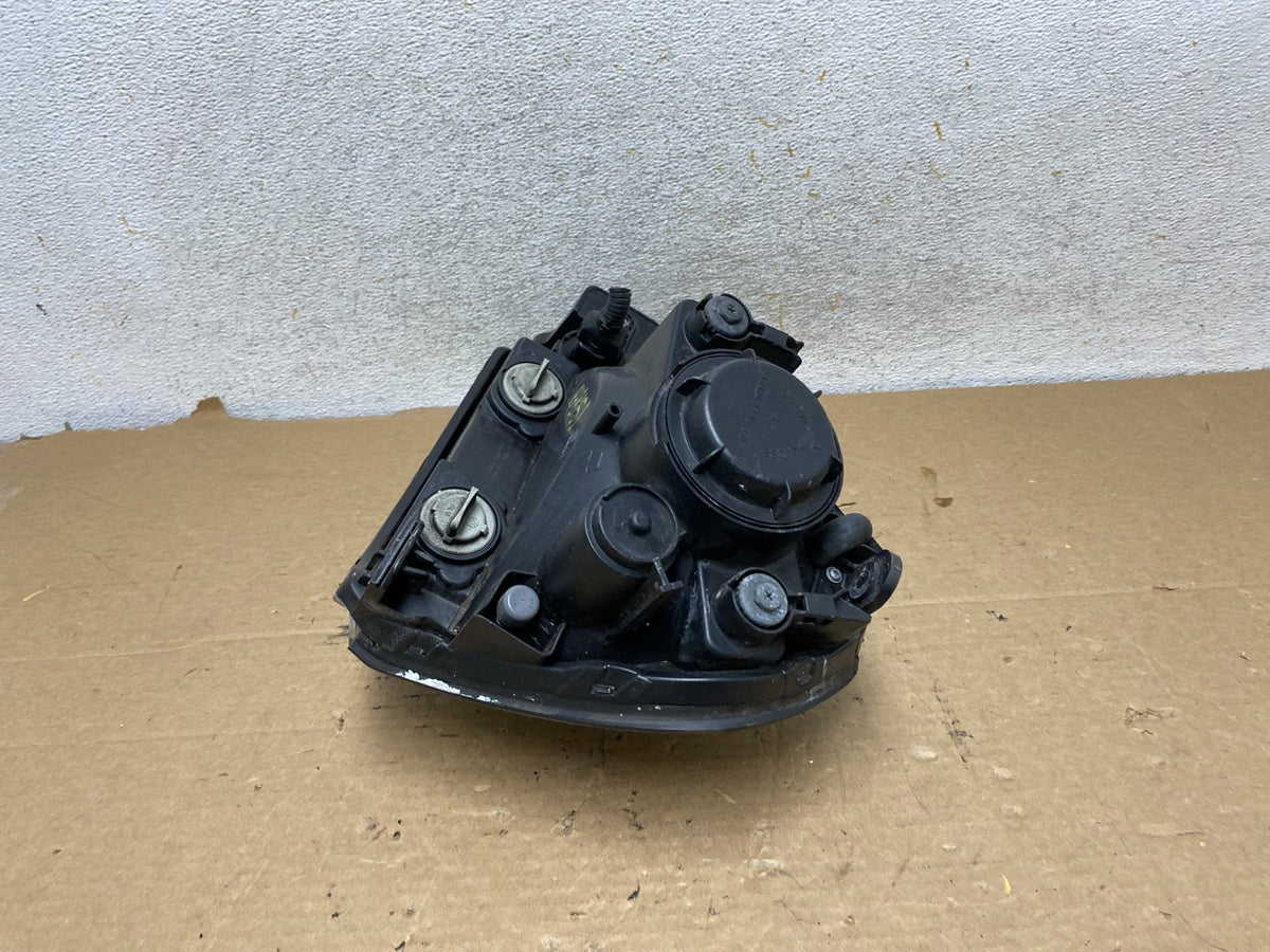 2005 to 2008 Hyundai Tucson Right Passenger Side Headlight AH8151 DW7