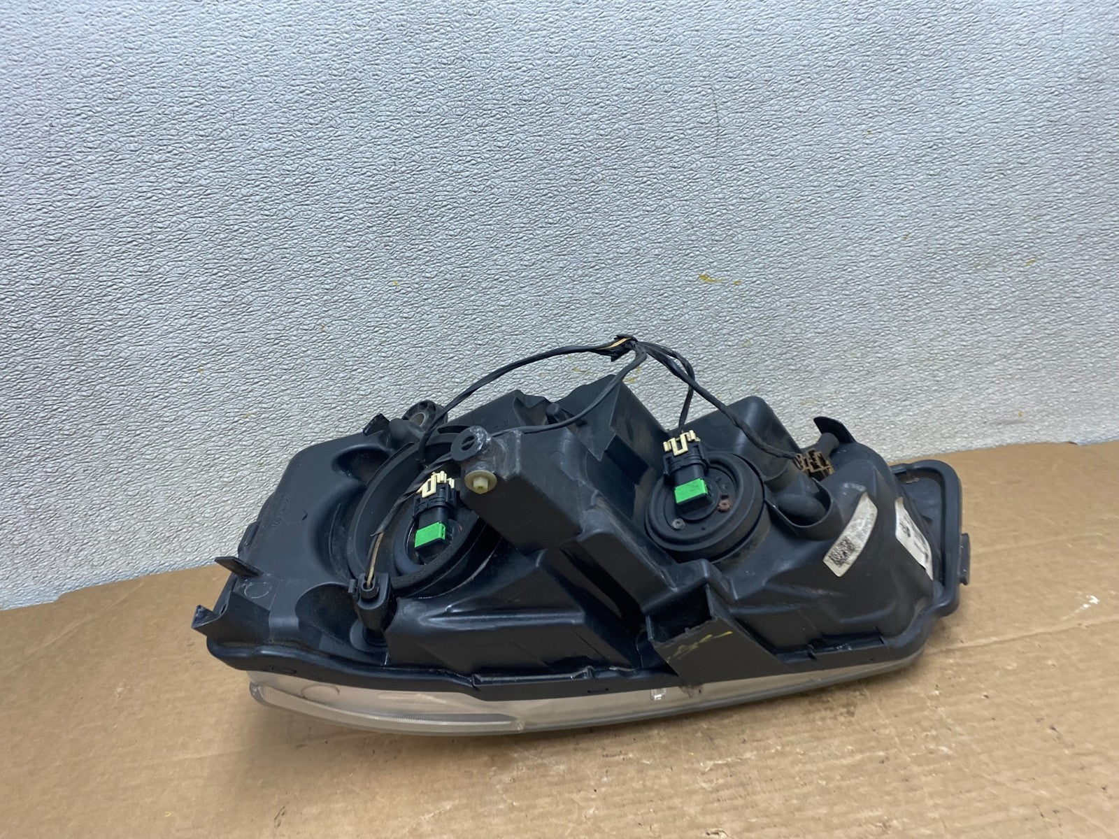 2011 to 2016 Chrysler Town and Country Right Passenger Headlight Z2603 DW6